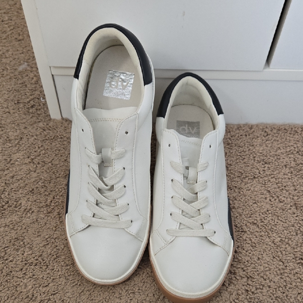 DV by Dolce Vita Helix White and Black Sneakers Size 8 Like New